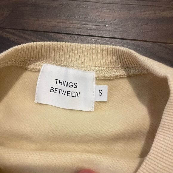 NWOT Things Between Cream Cropped Crewneck Sweatshirt Size Small! - Picture 2 of 3